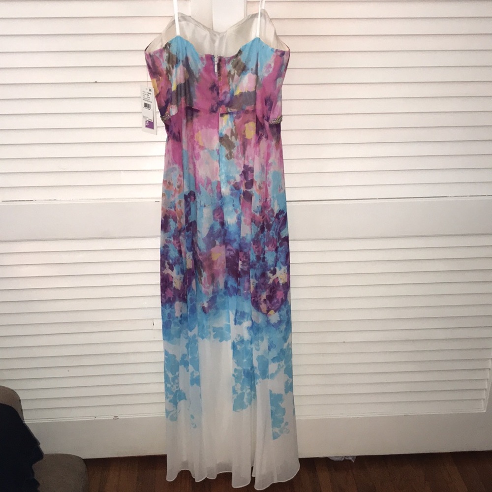 Formal gown - Picture 4 of 4
